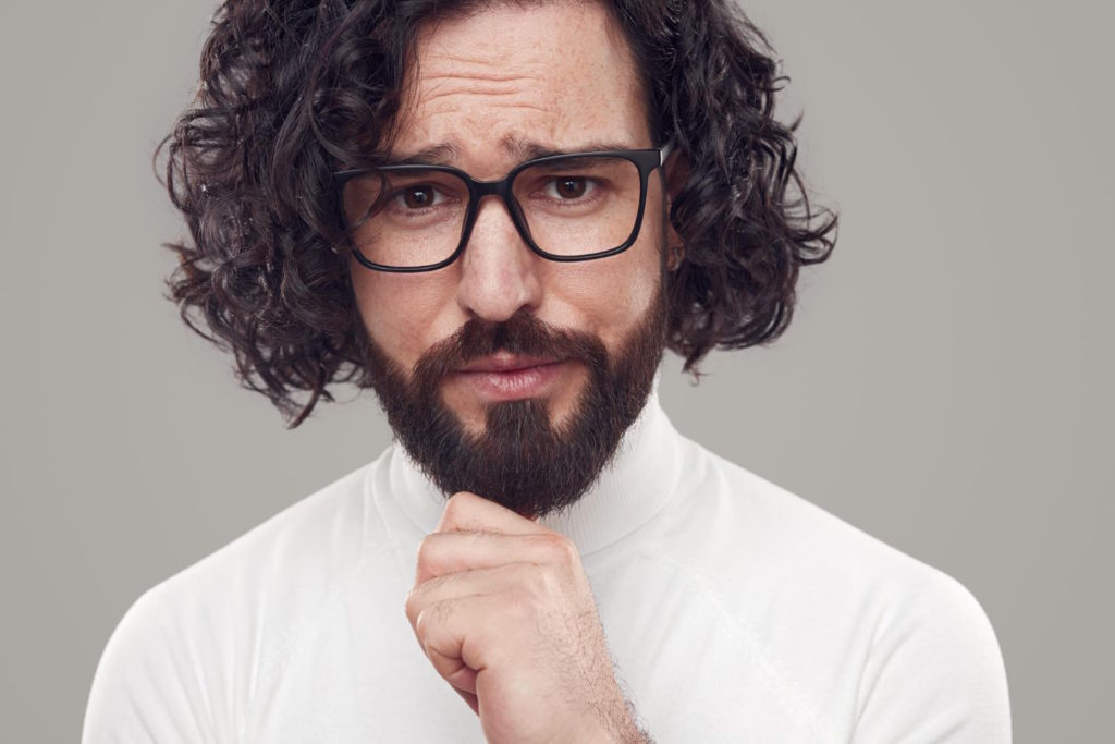 Okulary korekcyjne męskie nie tylko eliminują nasze wzrokowe niedoskonałości, ale także stanowią istotny element naszego stylu